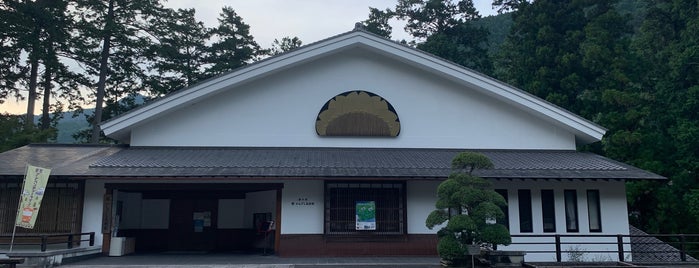 櫛かんざし美術館 is one of 奥多摩.