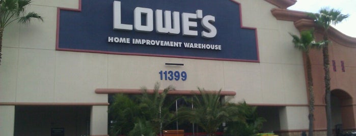 Lowe's is one of Locais curtidos por Andre.