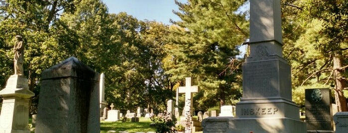 Lexington Cemetery is one of Lieux qui ont plu à Linda.