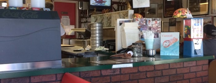Rico's Pizzeria is one of Tempat yang Disukai Anthony.