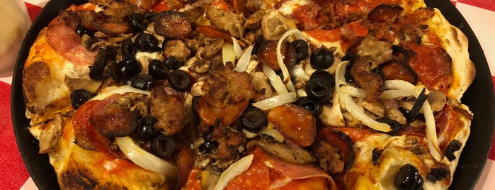 Old Town Pizza is one of Locais curtidos por Alden.