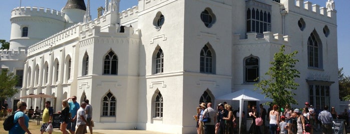Strawberry Hill House is one of 2 for 1 offers (train).