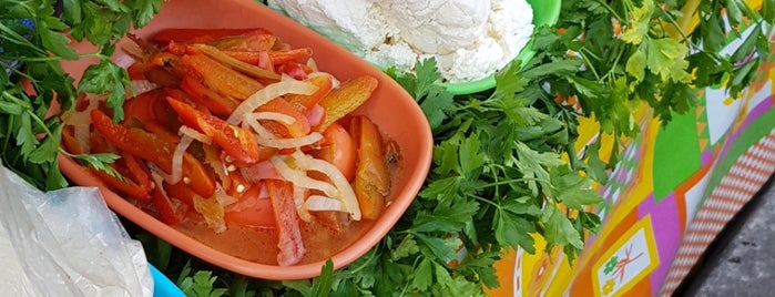 Puestos de alimentos de Coajomulco is one of Posti che sono piaciuti a Mary Toña.