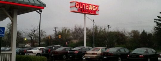 Outback Steakhouse is one of สถานที่ที่ Brenda ถูกใจ.
