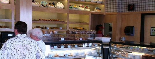 Orland Park Bakery is one of Lieux sauvegardés par Matt.