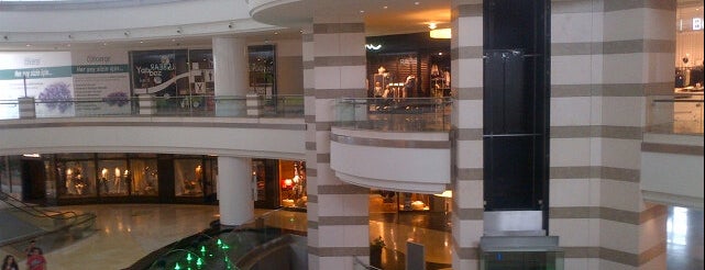 Akbatı is one of Shopping Centers.