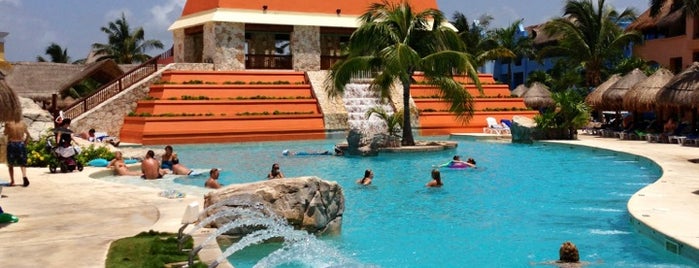 Iberostar Paraíso Maya is one of สถานที่ที่ Curt ถูกใจ.