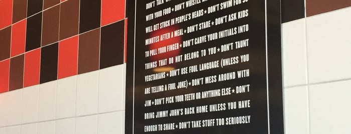 Jimmy John's is one of Lugares favoritos de Michael.