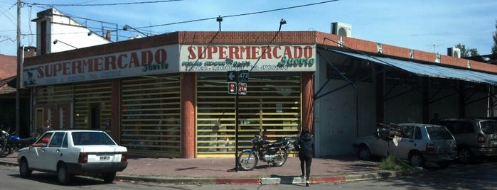 Supermercado Suerte is one of สถานที่ที่ Andres ถูกใจ.