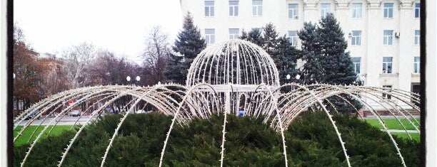 Площа Свободи / Liberty Square is one of Lieux qui ont plu à Cüneyt.