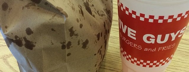 Five Guys is one of Jamesさんのお気に入りスポット.