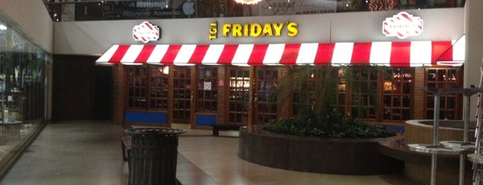 T.G.I. Friday's is one of สถานที่ที่ Alejandro ถูกใจ.