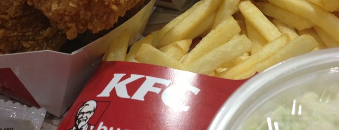 KFC is one of Lieux qui ont plu à Camilo.