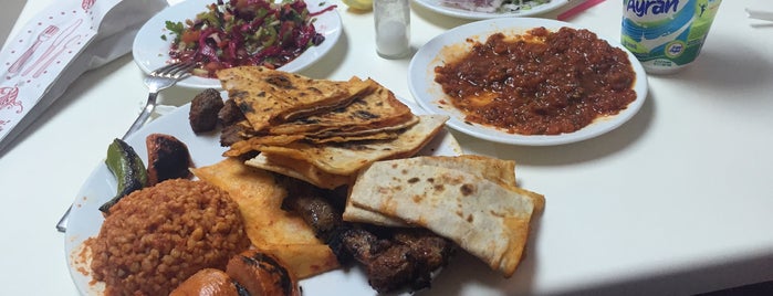 Dürümcü Sedat Usta is one of Kağıthane'de Öğle Yemekleri.