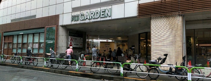 Fuji Garden is one of Lugares favoritos de Masahiro.
