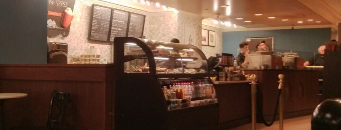 Starbucks is one of Lugares favoritos de Nikkia J.