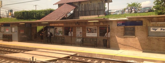 SEPTA/Amtrak: Paoli Station is one of Lugares favoritos de Mary Jeanne.