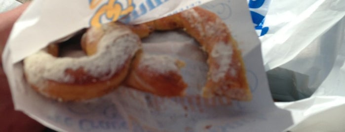 Auntie Anne's is one of Tysonさんのお気に入りスポット.