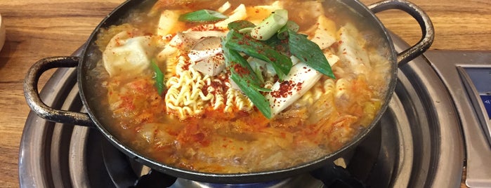 이재분 옛날김치찌개 is one of Must go places.