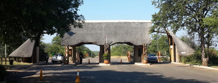 Kruger National Park - Phalaborwa Gate is one of Locais salvos de Vinícius.