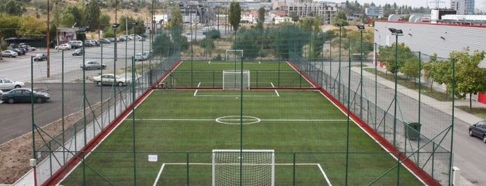 Маракана - футболни терени на Андон Николов is one of Футболни терени в София.