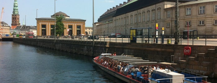 Frederiksholms Kanal is one of Tempat yang Disukai Murat.