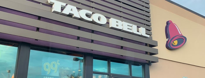 Taco Bell is one of Locais curtidos por Lynn.