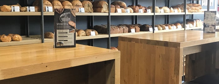 The Natural Bakery is one of Locais curtidos por Joanne.