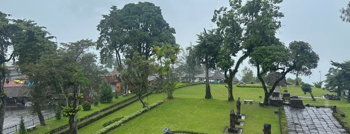 Candi Sukuh is one of Taman Balaikambang.