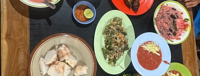 Depot Kalimantan Bamara is one of Culinary of Surabaya.