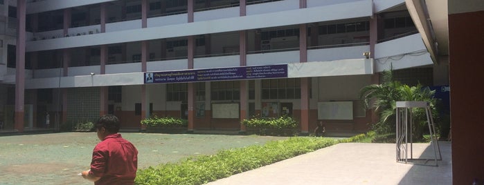 Matthayom Sangkeet Wittaya Bangkok School is one of ลืมกุญแจไว้ในรถ 094-857-8777.