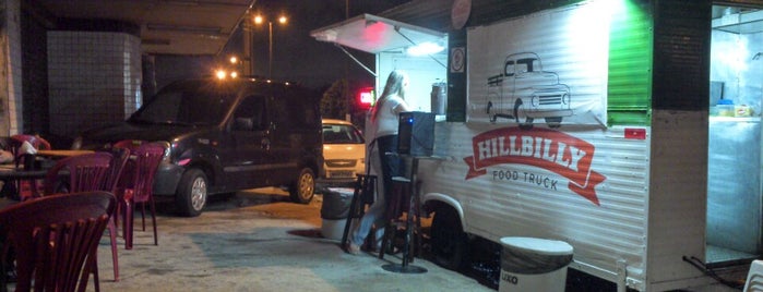 Hillbilly Food Truck is one of สถานที่ที่บันทึกไว้ของ Eduardo.