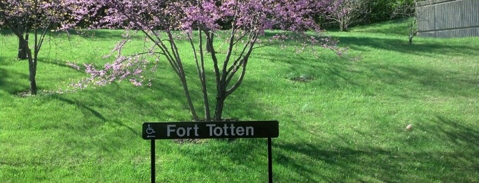 Fort Totten Metro Station is one of Put on Gogobot.
