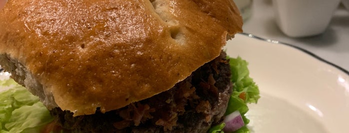 H.Burger is one of Moさんのお気に入りスポット.