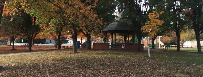 Edna Balz Lacy Park is one of Lugares favoritos de Rew.