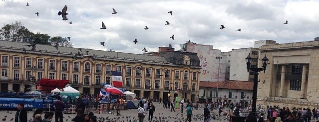 Plaza de Bolívar is one of Guía de Bogotá.