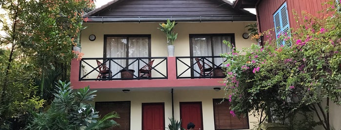 The Cockatoo Resort & Restaurant is one of Tempat yang Disukai Vic.