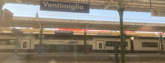 Stazione Ventimiglia is one of สถานที่ที่ Aptraveler ถูกใจ.