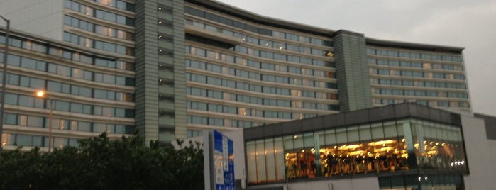 Hong Kong SkyCity Marriott Hotel is one of Lieux qui ont plu à Mehmet Göksenin.
