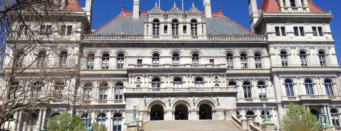 뉴욕 주 의회 의사당 is one of State Capitols.