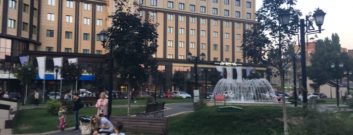 Романовский сквер is one of Lieux sauvegardés par Дарья.