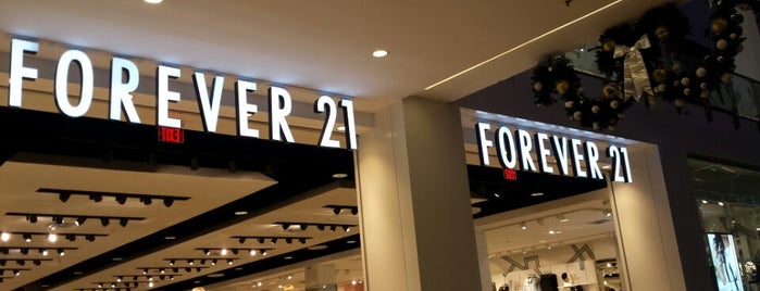 Forever 21 is one of Las tiendas de ropa mejores puntuadas. ABRIL.