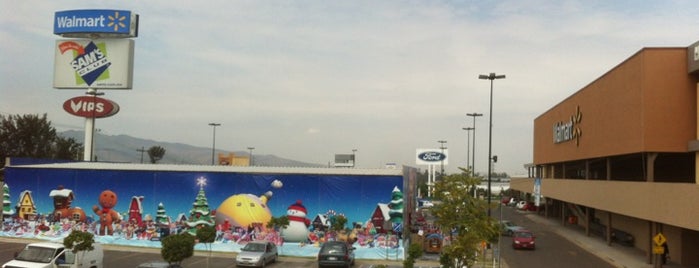 Walmart is one of Tempat yang Disukai Angeles.