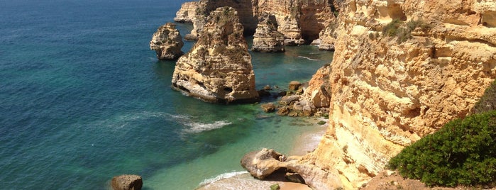 Praia da Marinha is one of Kieran: сохраненные места.