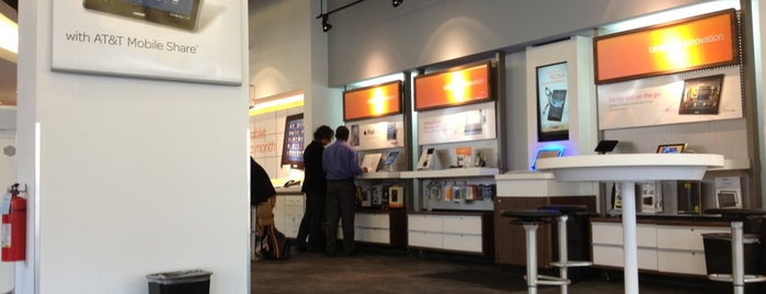 AT&T is one of toluさんのお気に入りスポット.