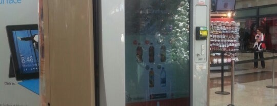 Coca-Cola Thirst Station is one of Meredith'in Beğendiği Mekanlar.