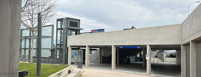 Gare de Lancy-Bachet is one of Stations, gares et aéroports.