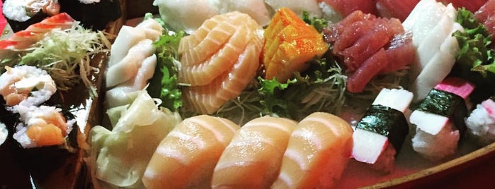 Real Sushi is one of Lugares favoritos de Claudia.