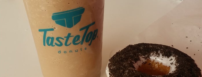 TasteTop donuts is one of สถานที่ที่ Lili ถูกใจ.