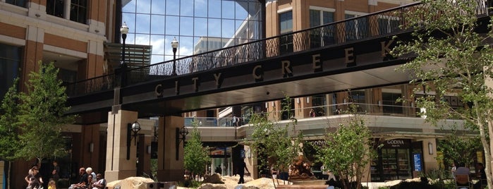 City Creek Center Food Court is one of Kimmieさんの保存済みスポット.